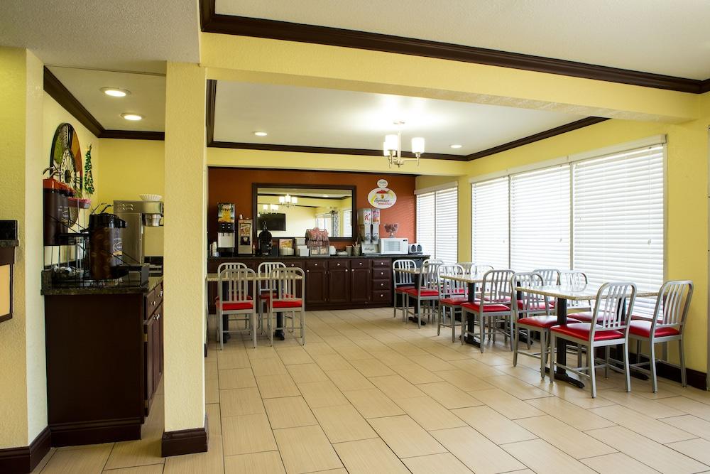 Hotel Super 8 By Wyndham Woodward Esterno foto