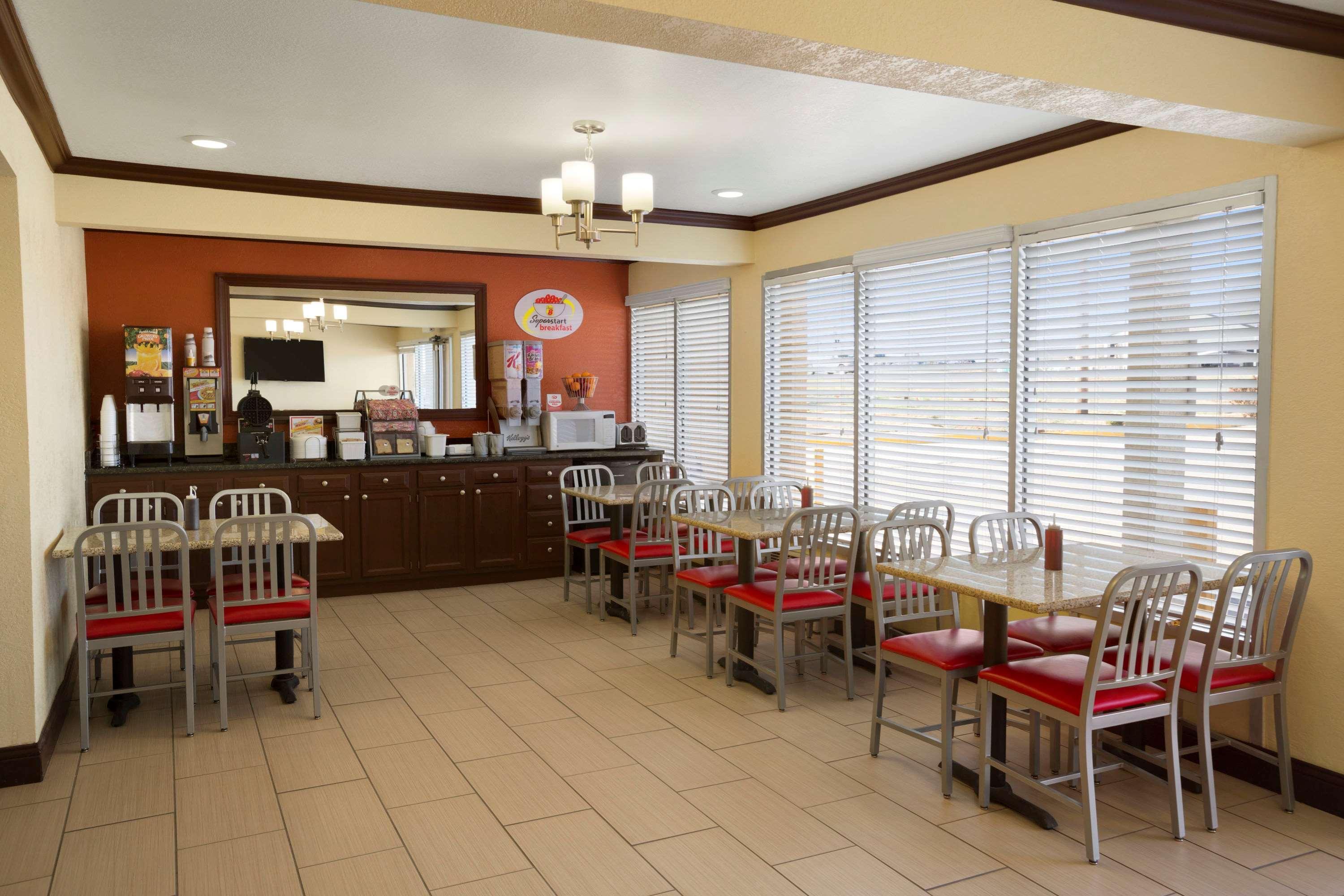 Hotel Super 8 By Wyndham Woodward Esterno foto