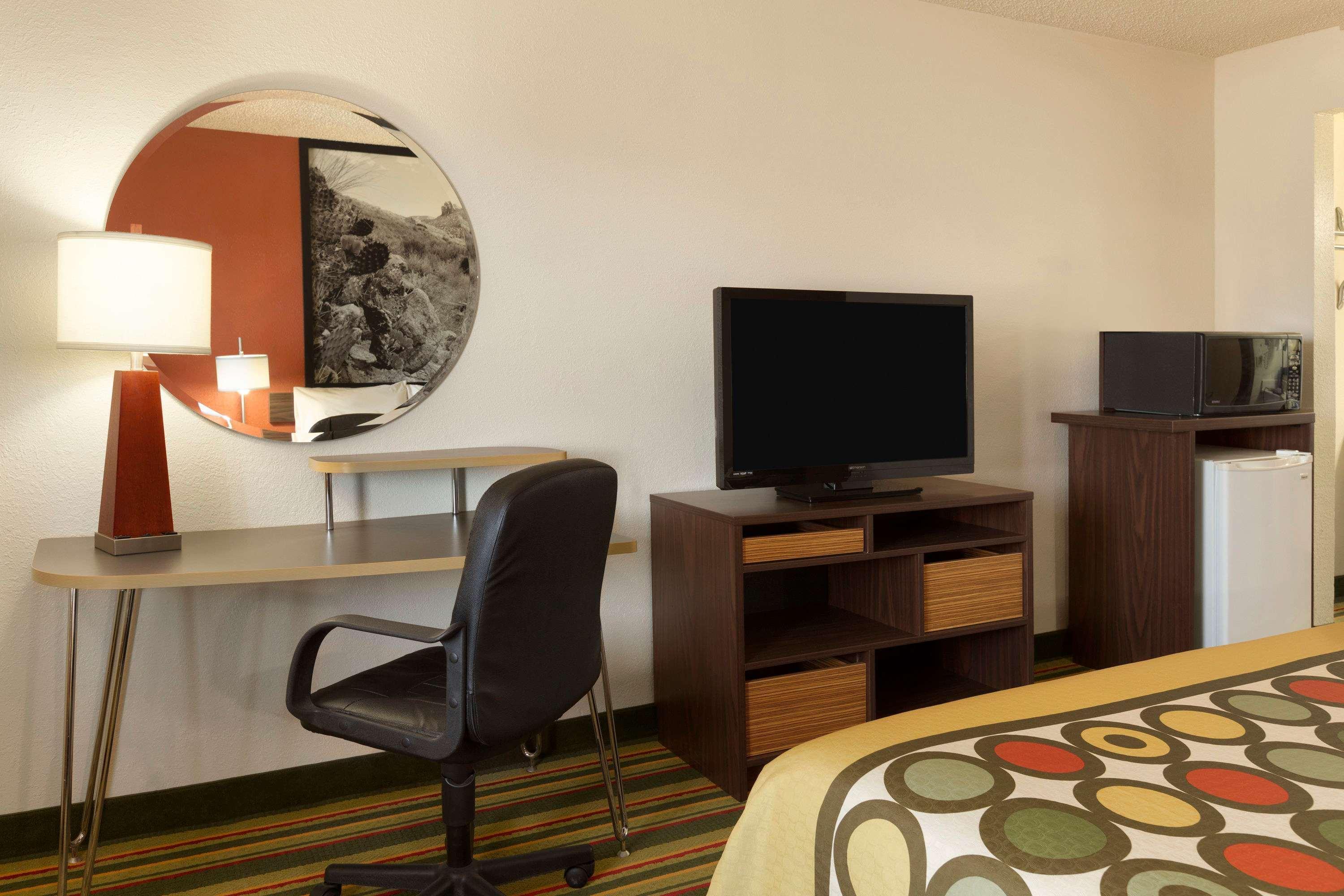 Hotel Super 8 By Wyndham Woodward Esterno foto